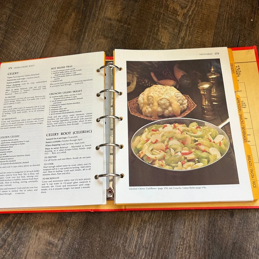 Vintage 1980 Betty Crocker Cookbook New and Revised Edition Ring Binder Golden